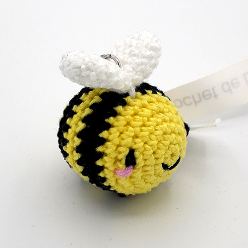 https://crochetdeloutre.fr/wp-content/uploads/2020/06/abeille-jaune-02.jpg